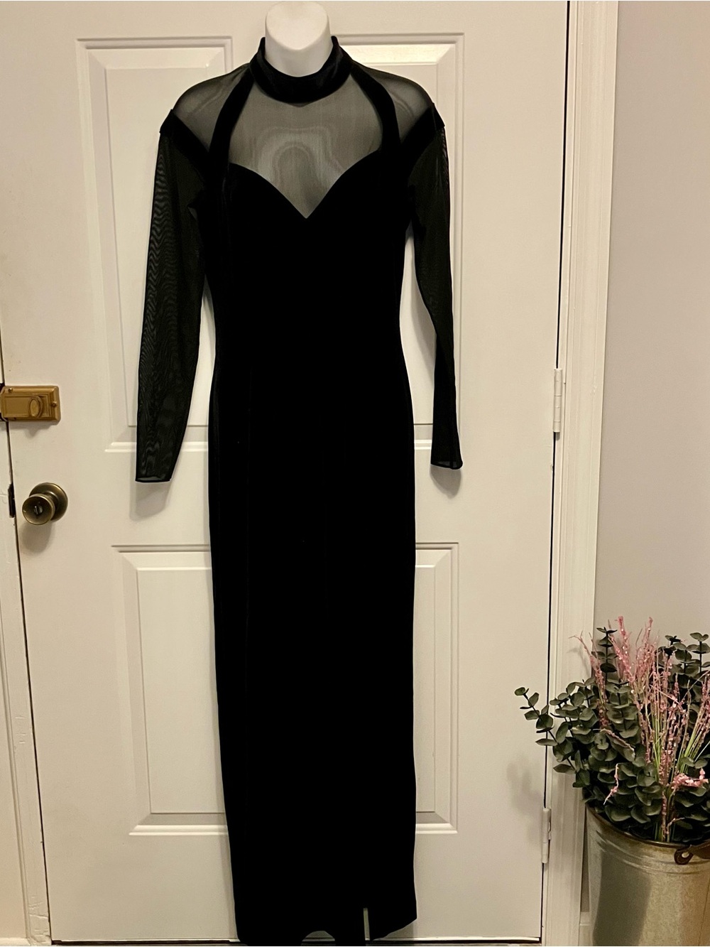 Elegant Black Long-Sleeve Mesh Yoke Maxi Dress Sz Small Women’s